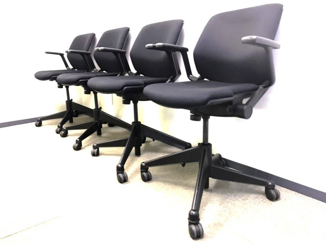 【倉庫内在庫品】【お得な4脚セットのご案内！】vecta/ヴェクタ カートチェア【高級会議チェアの代名詞！】【中古オフィス家具】
                        その他シリーズ
                                    中古
            