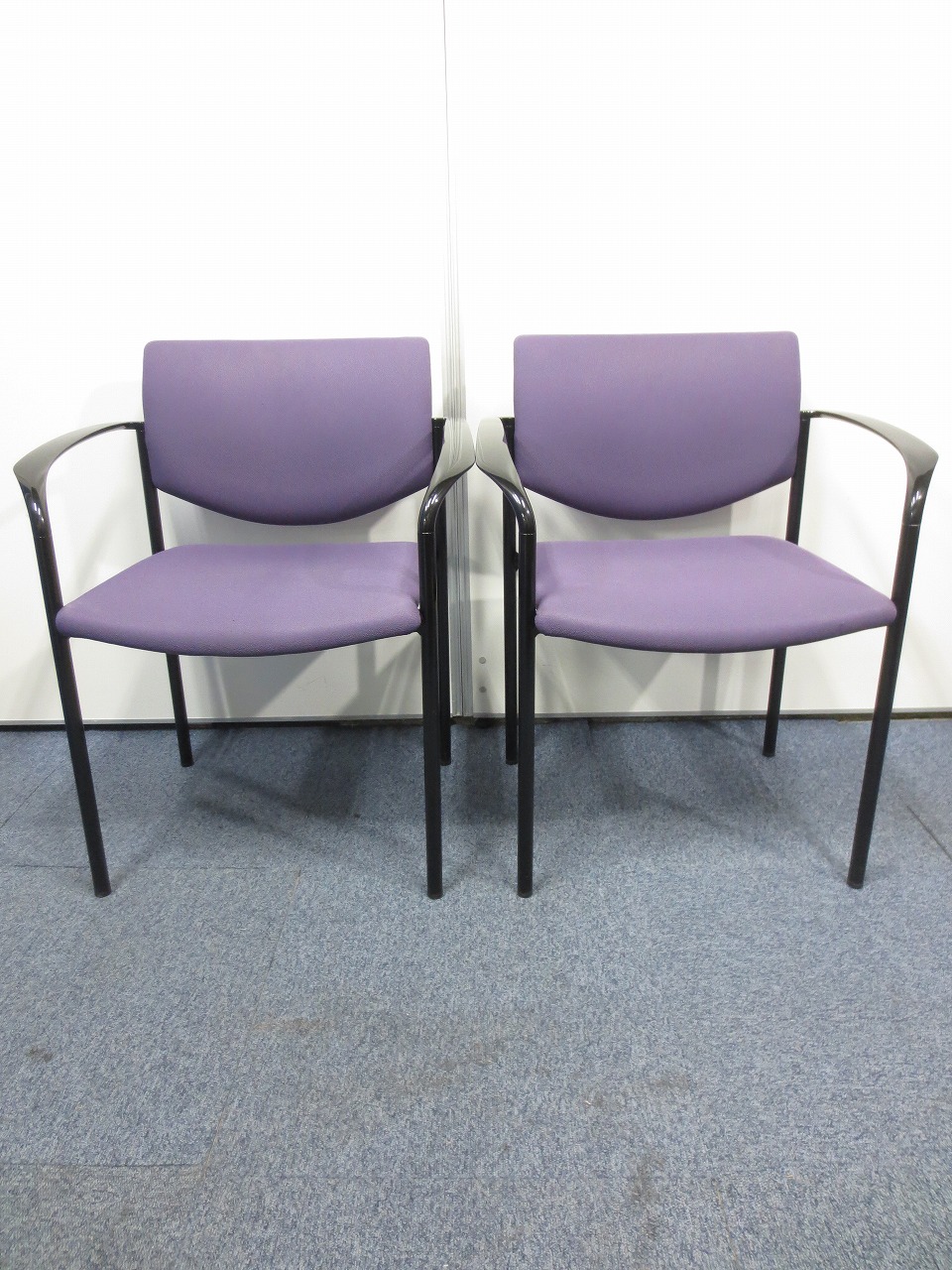 パープルカラーのミーティングチェア２脚セット！！オフィスに彩りを与えます！
                        その他
                                    中古
            