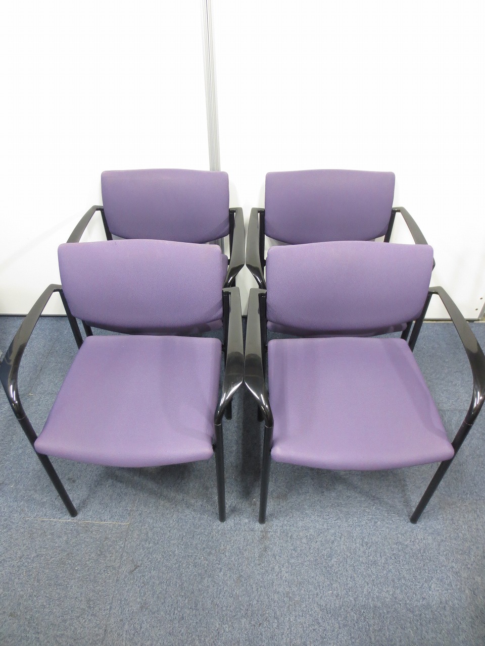 パープルカラーのミーティングチェア４脚セット！オフィスに彩りを与えます！
                        その他
                                    中古
            