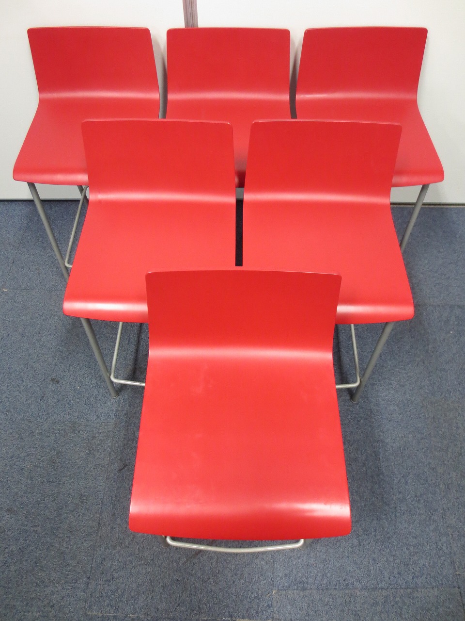 オカムラ製ミーティングチェア６脚セット！　軽薄なレッドカラーでオフィスにいつもと違う雰囲気を与えます！	
                        その他シリーズ
                                    中古
            