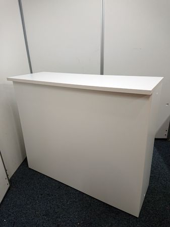 【受付ハイカウンター】ホワイトで明るいエントランスを演出できます。
                        その他シリーズ
                                    新古品
            