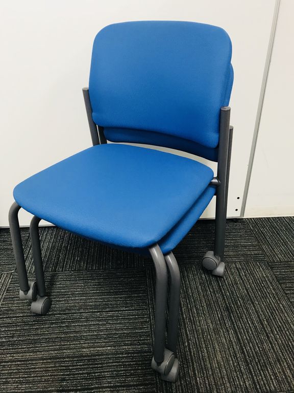 【スタッキングチェア2脚セット/コクヨ製】■ブルー■クッション座面■キャスター付■起業準備・ご移転のお客様におすすめでございます
                        その他シリーズ
                                    中古
            
