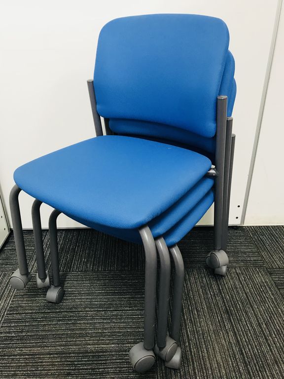 【スタッキングチェア3脚セット/コクヨ製】■ブルー■キャスター付■爽やかなブルーチェアが纏まってこのお値段!!
                        その他シリーズ
                                    中古
            