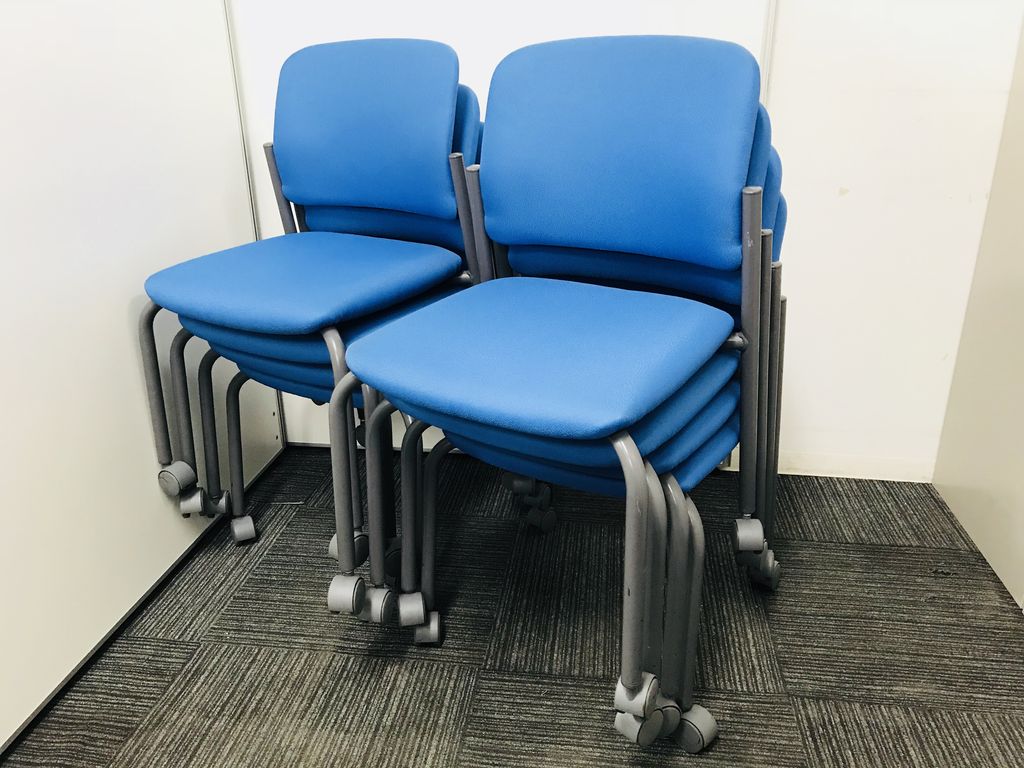 【スタッキング8脚セット/コクヨ製】■フカフカ鮮やかブルー■増員にむけて多くイス買っておきたい・・・■店長のおすすめプライス!!
                        その他シリーズ
                                    中古
            