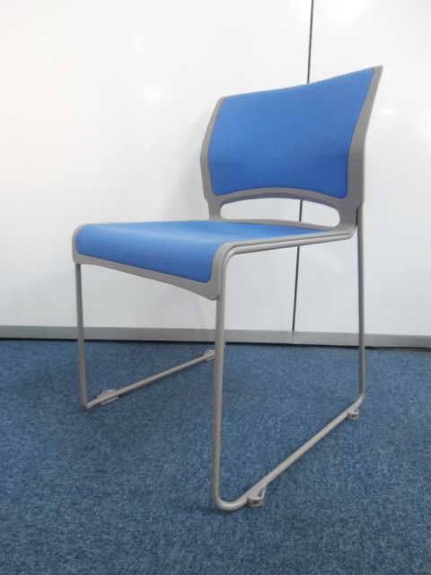 【４脚限定入荷！！】ブルー鮮やかなスタッキングチェア！！
                        その他シリーズ
                                    中古
            