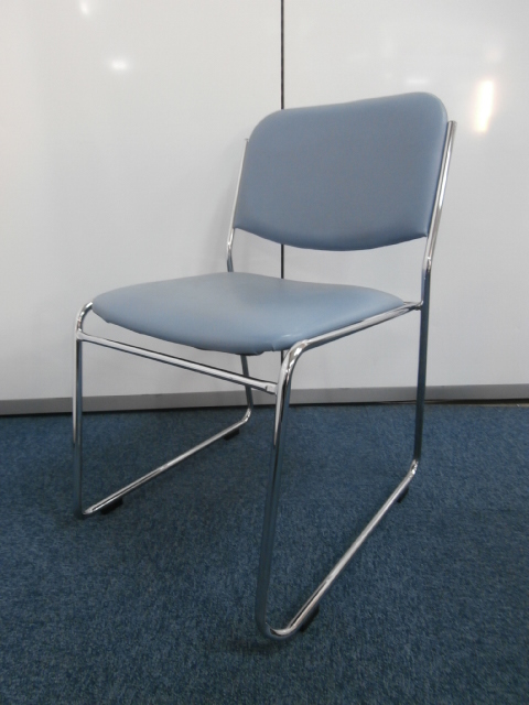 【４脚限定入荷！！】ライトブルービニールレザースタッキングチェア！！
                        -
                                    中古
            