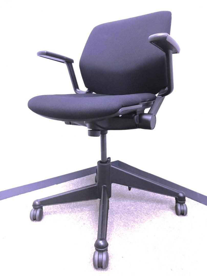 【ミーティングチェアとは思えない！】vecta(ヴェクタ)のカートチェア！【重ねて収納できます】【倉庫内在庫品】
                        カート
                                    中古
            