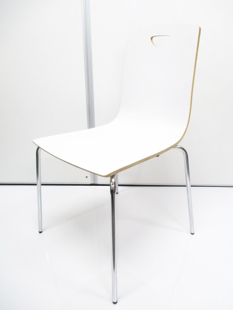 【シンプルな木製チェア】メーカー不明の、木製スタッキングチェア■４脚入荷しました【中央区】【日本橋】【中古オフィス家具】【ロット品】木目　ウッド
                        その他シリーズ
                                    中古
            