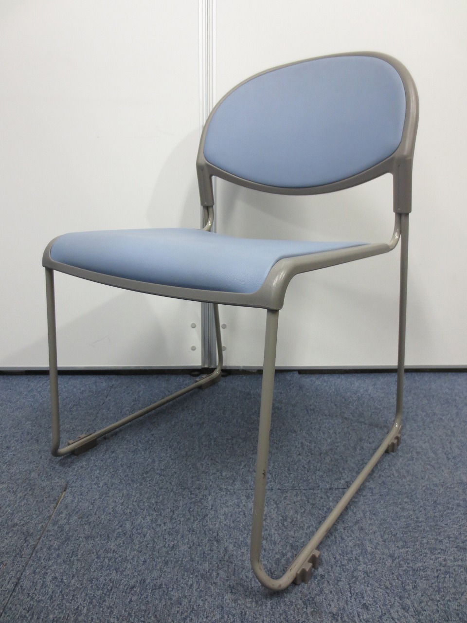 大量入荷！軽くて丈夫！ウチダ製スタッキングチェア！！
                        その他シリーズ
                                    中古
            