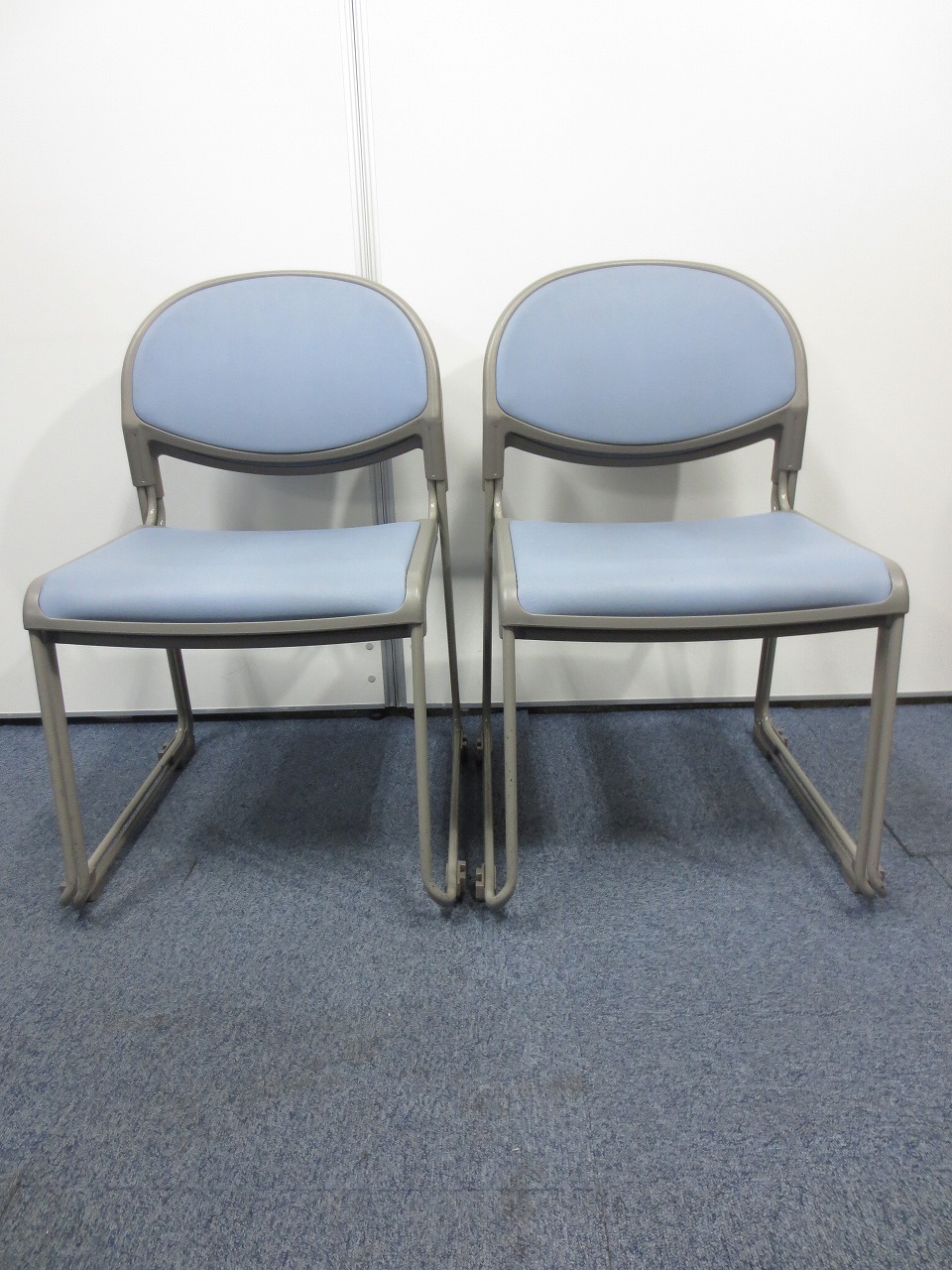 安心の国内メーカーウチダ製スタッキングチェア４脚セット！
                        その他シリーズ
                                    中古
            