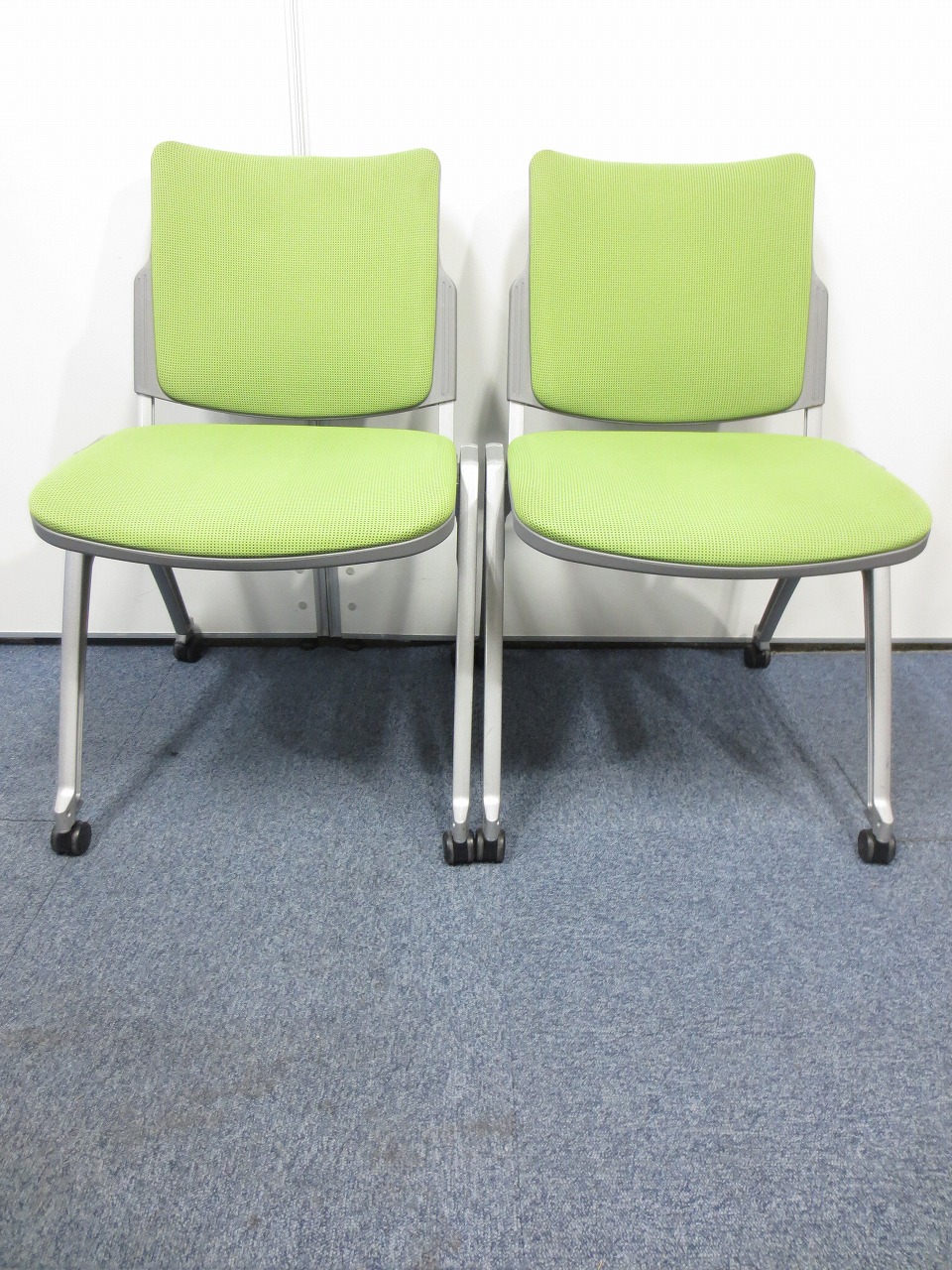 ウチダ製スタッキングチェア２脚セット！明るいグリーンカラーでオフィスに違った雰囲気を！
                        その他シリーズ
                                    中古
            