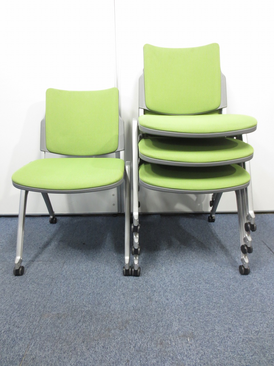 明るいグリーンカラーでオフィスに明るい雰囲気をあたえます！ウチダ製スタッキングチェア４脚セット！
                        その他シリーズ
                                    中古
            