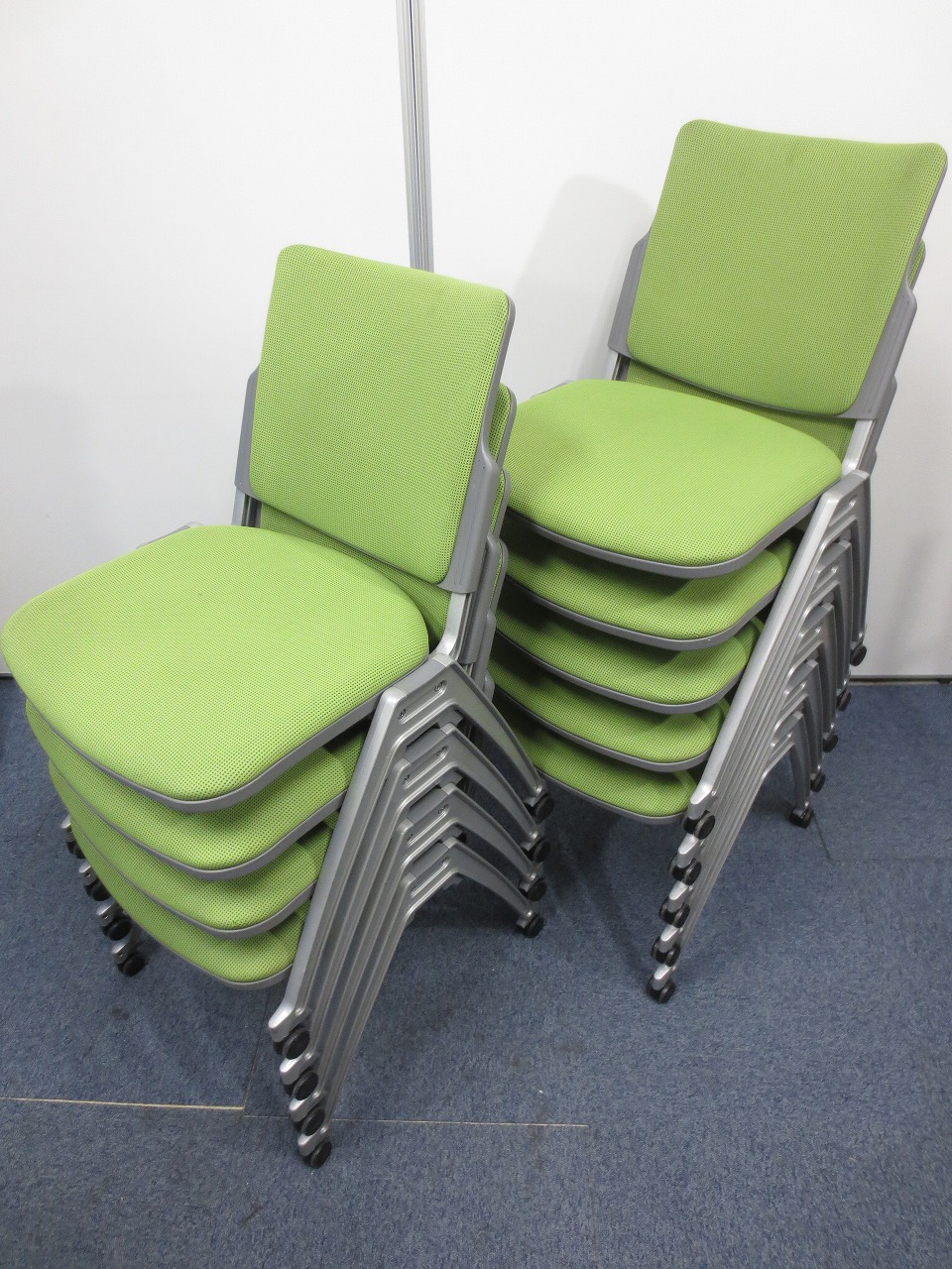 パステルグリーンカラーでオフィスに明るい雰囲気を！ウチダ製スタッキングチェア９脚セット！
                        その他シリーズ
                                    中古
            