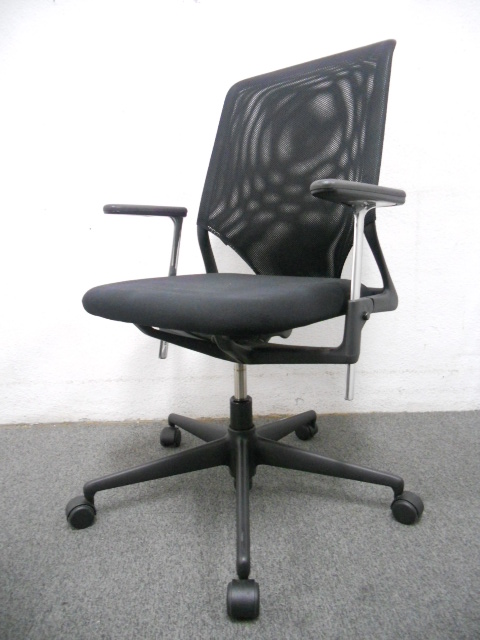 【人気のデザインチェア大量入荷！】■Meda2チェア　ブラック　可動肘付　■Vitra（ヴィトラ）メダ2
                        メダⅡ
                                    中古
            