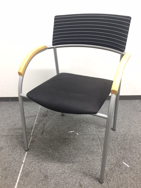 wiesner hager製｜木目の肘掛けがお洒落｜2脚限定
                        wiesner hager/ウィスナーハーガー
                                    中古
            