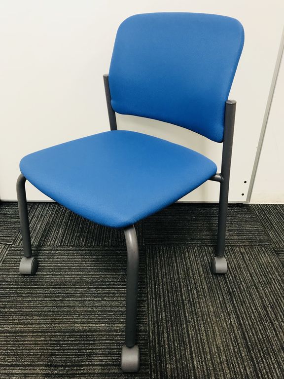 【倉庫内在庫品】人気のブルー！キャスター付きで利便性○【相模原店在庫品】
                        その他シリーズ
                                    中古
            