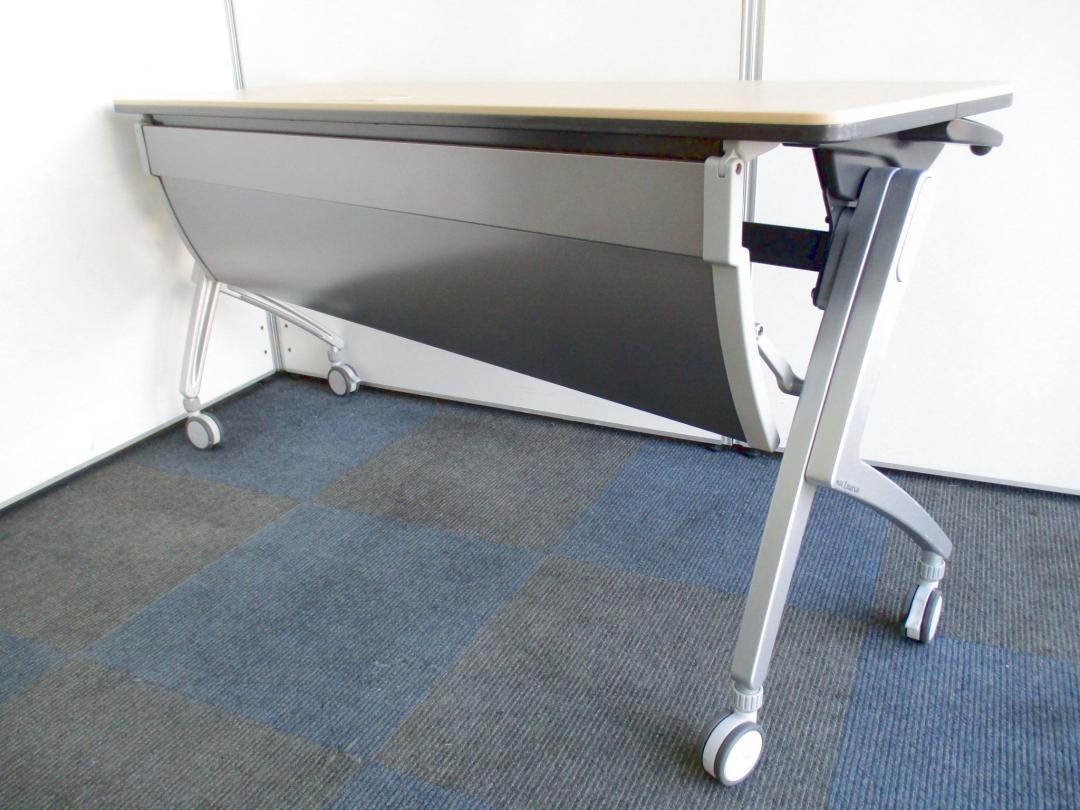 【在庫入れ替えセール品！】プラス製のサイドスタックテーブル！【配線用のダクトがあります】【B】
                        Luarco
                                    中古
            