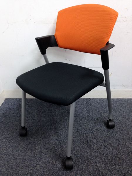 コクヨ【プロッティ】が、大量入荷！！グッドデザイン賞も受賞したオシャレなチェアです！！
                        プロッティ（キャスター付） 
                                    中古
            