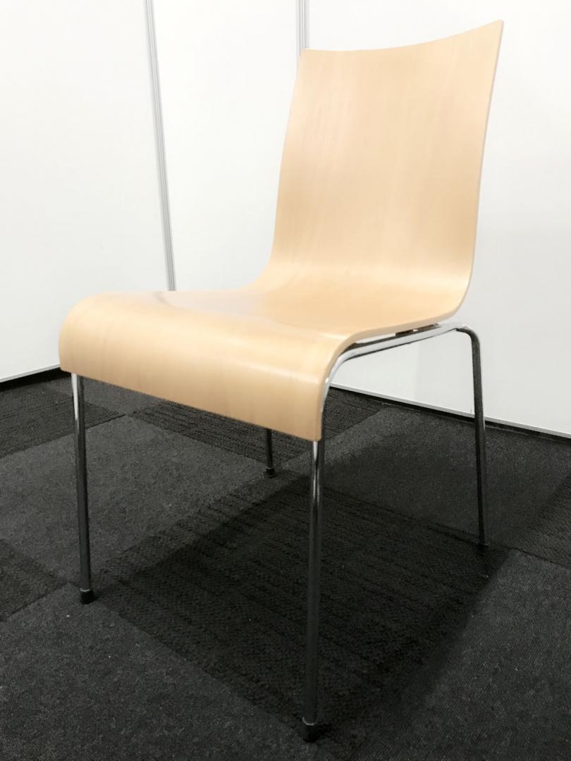 【倉庫内在庫品】木製で落ち着きのあるスタッキングチェア！【立川店在庫品】
                        その他シリーズ
                                    中古
            