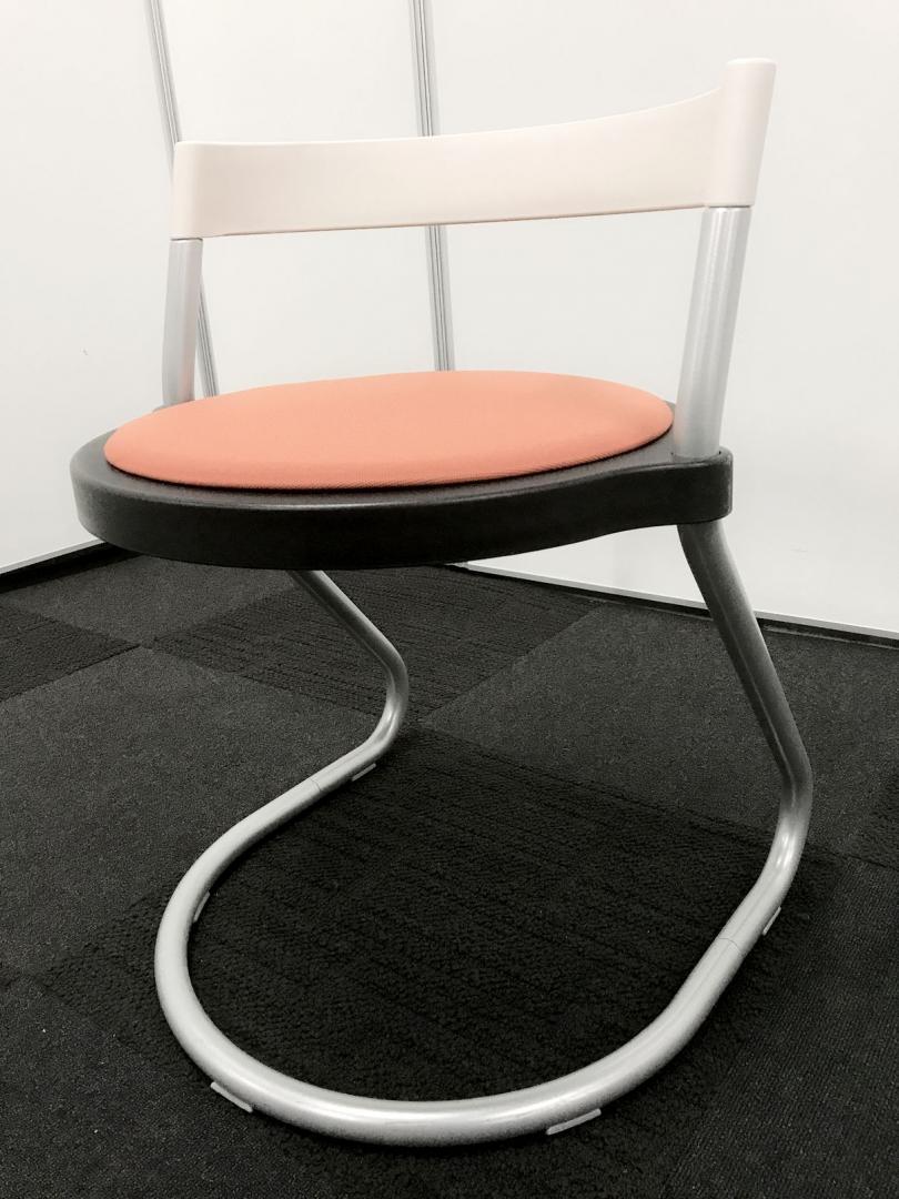 【倉庫内在庫品】鮮やかなオレンジも入荷！！オシャレなピッキオチェアを是非！【立川店在庫品】
                        ピッキオ
                                    中古
            