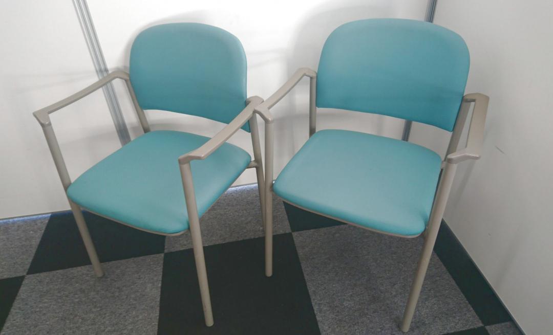 【大量入荷】肘付き国内人気メーカー　2脚セット	
                        その他シリーズ
                                    中古
            