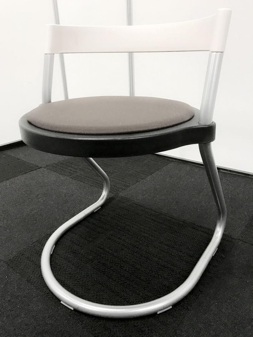 【倉庫在庫品】■スタッキングチェア■イトーキ製■ピッキオ（picchio)【立川店】
                        その他シリーズ
                                    中古
            