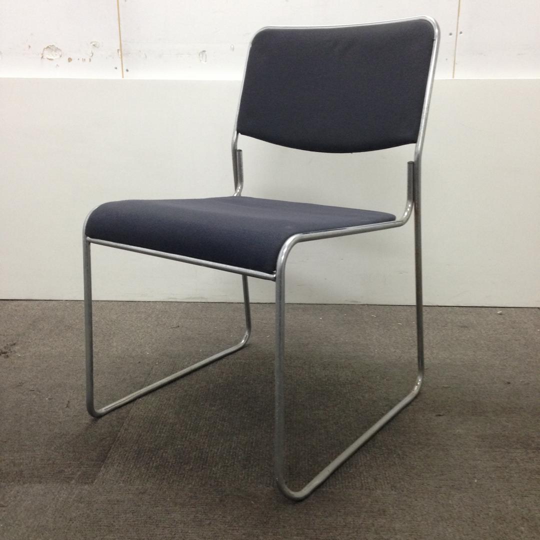 【16脚入荷！】会議室や休憩室用に！シンプルなグレーのスタッキングチェア！＠豊中市
                        -
                                    中古
            