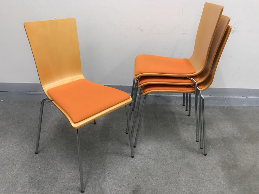 【KS】[状態良好][お得な四脚セット]スタッキングチェア　会議椅子　ミーティングチェア
重ねられる
                        その他シリーズ
                                    中古
            