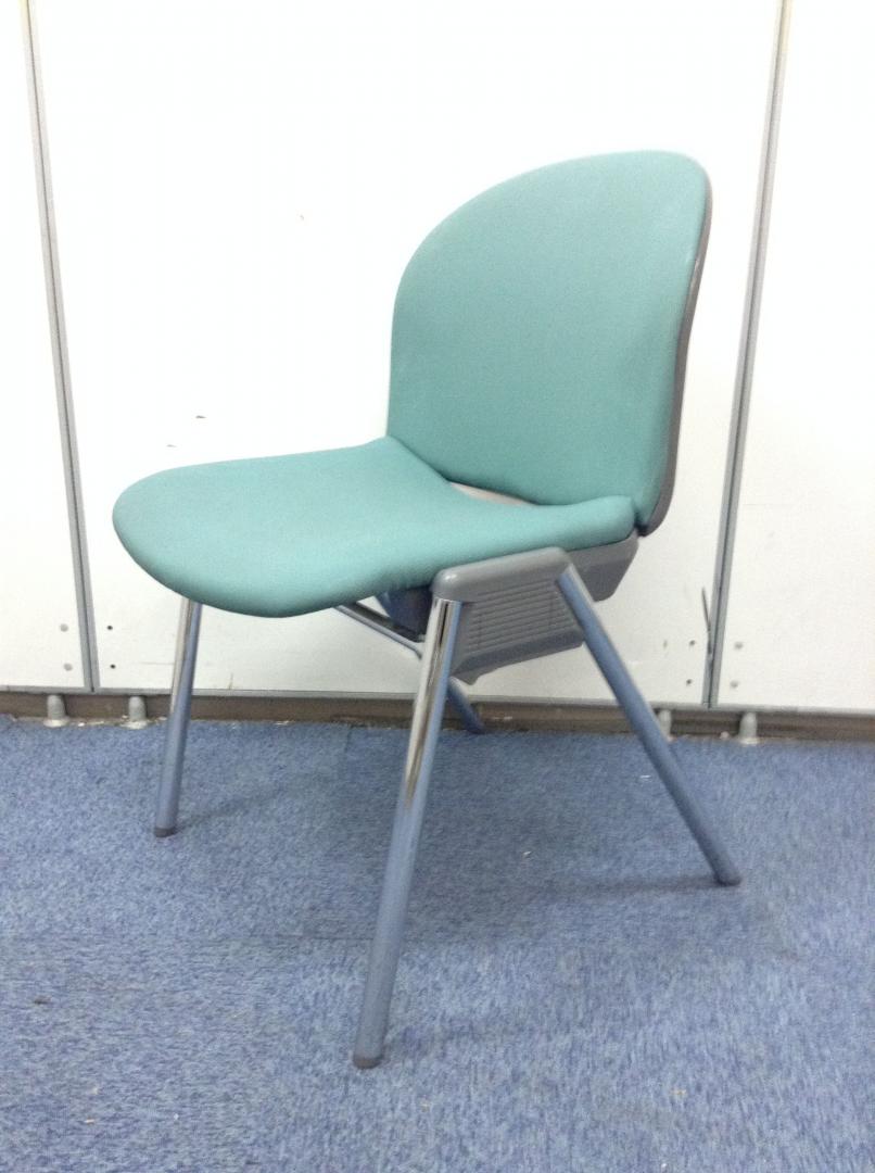 【コクヨ製】積み重ね収納可能なスタッキングチェア！！
                        イクスチェアー
                                    中古
            