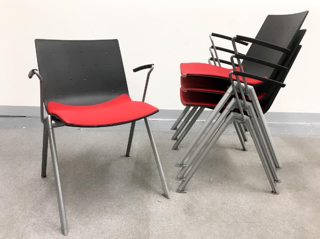 [倉庫在庫]【4脚入荷‼】内田洋行(UCHIDA)製 MX-250スタッキングチェア 肘付き■低価格でデザイン性のあるチェア‼会議用の差し色に‼赤でやる気もUP‼
                        MX-260
                                    中古
            