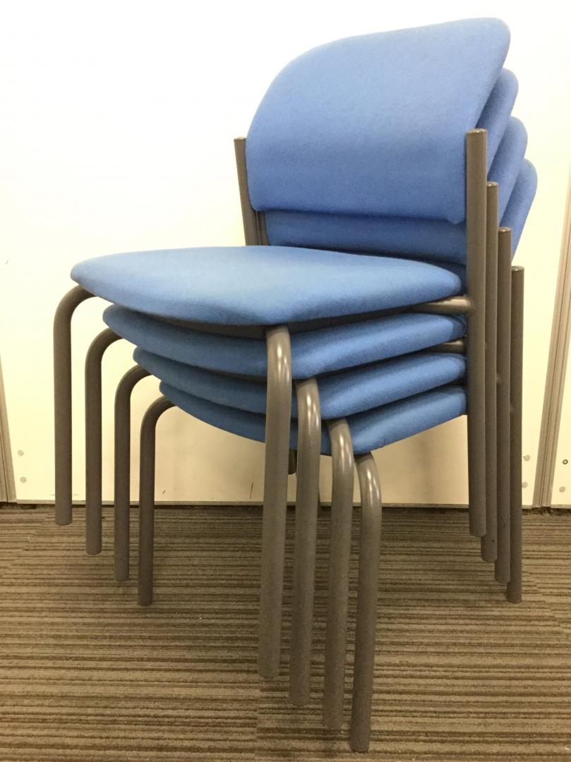 【4脚ｾｯﾄ】スタッキングチェア｜4名用テーブルとのご使用に！コクヨ製
                        １００シリーズ
                                    中古
            