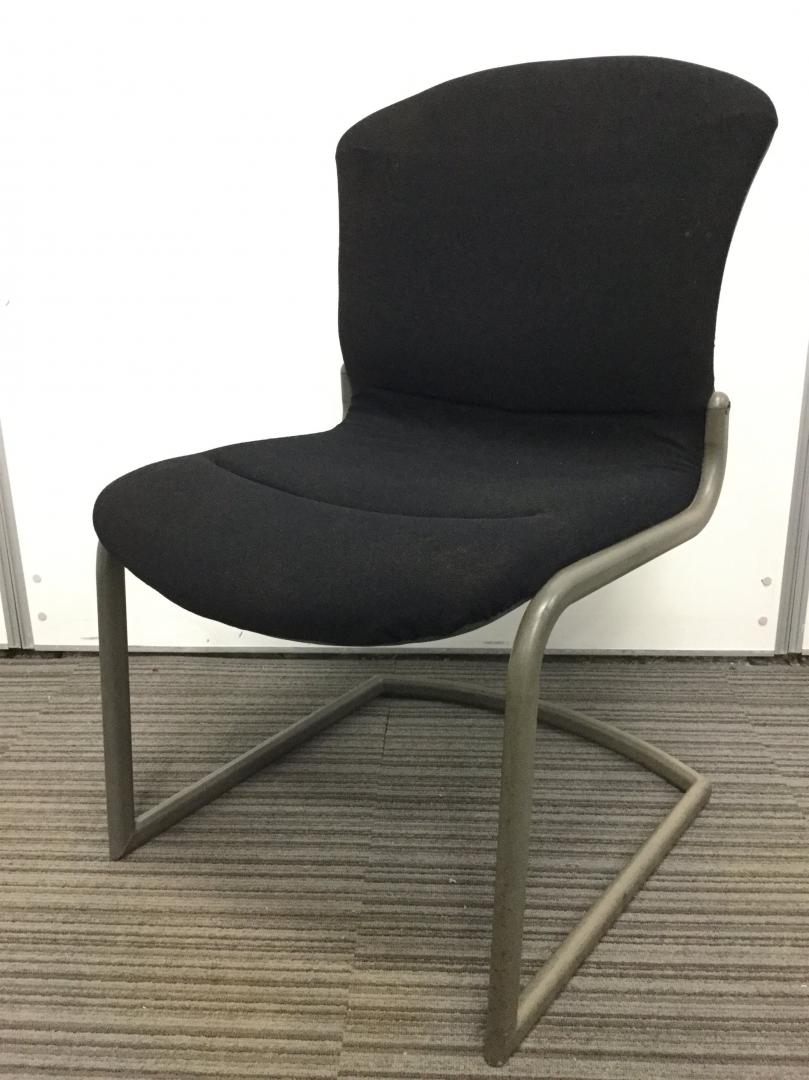 【2脚限定】カンチレバー構造のゆったりミーティングチェア｜広めの座面でしっかりと座れます
                        その他シリーズ
                                    中古
            