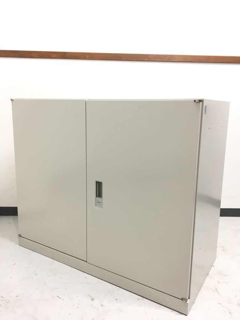 窓下に持って来いの両開き書庫｜H700高｜国産トップメーカー
                        42
                                    中古
            