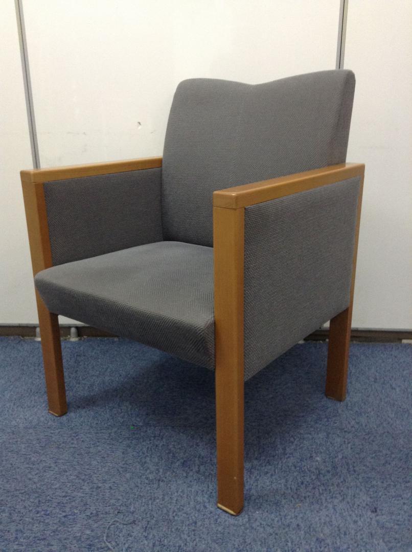 【定価9万越え】ミーティングやロビーにも！様々な用途でお使いできます。
                        その他シリーズ
                                    中古
            