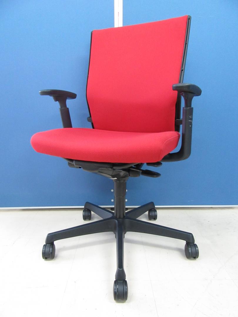 【レッド色の肘付チェア！】オカムラ製のエスクード！【アジャストアーム付き】【足立店在庫品・商品番号：210094】	
                        エスクード
                                    中古
            