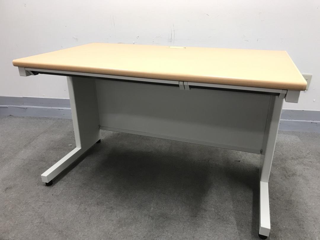 【KS】【状態良好】プラス　フラットライン　明るい木目、温かみのあるオフィスを作りましょう！　事務机　平机　デスク　W1200　事務職の方向け
                        その他シリーズ
                                    中古
            