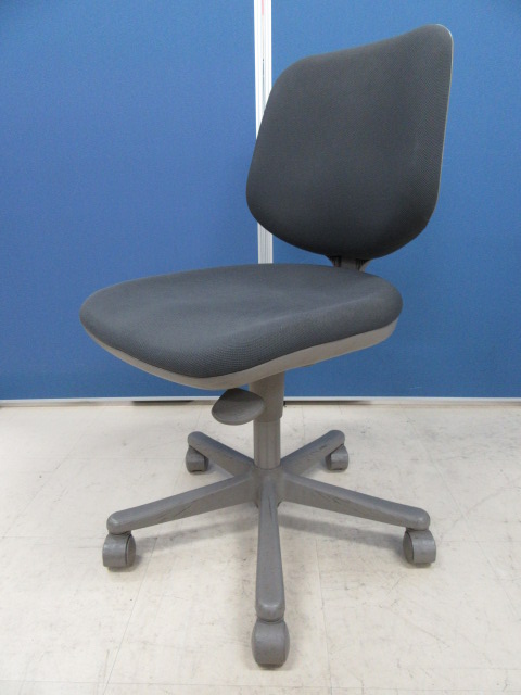 [定番のオフィスチェア]オカムラCG-Eチェア、スタンダードなオフィスチェア!
                        CG-E
                                    中古
            