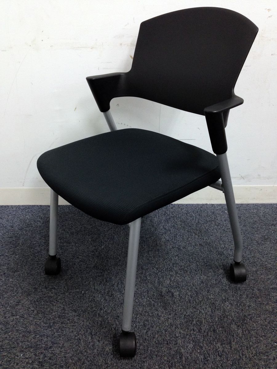 【大量注文可能】コクヨ　プロッティ　ミーティングスペースの新定番！！グッドデザイン賞受賞の先進チェア！！
                        プロッティ（キャスター付）
                                    中古
            