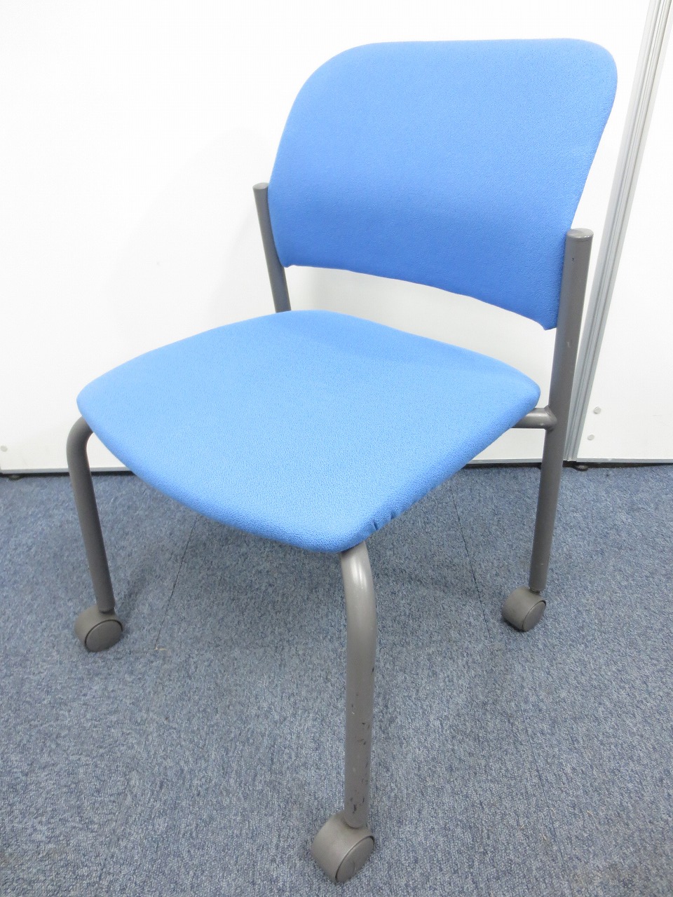 通常のスタッキングより移動がラクラク！！コクヨ製スタッキングチェア！
                        その他シリーズ
                                    中古
            