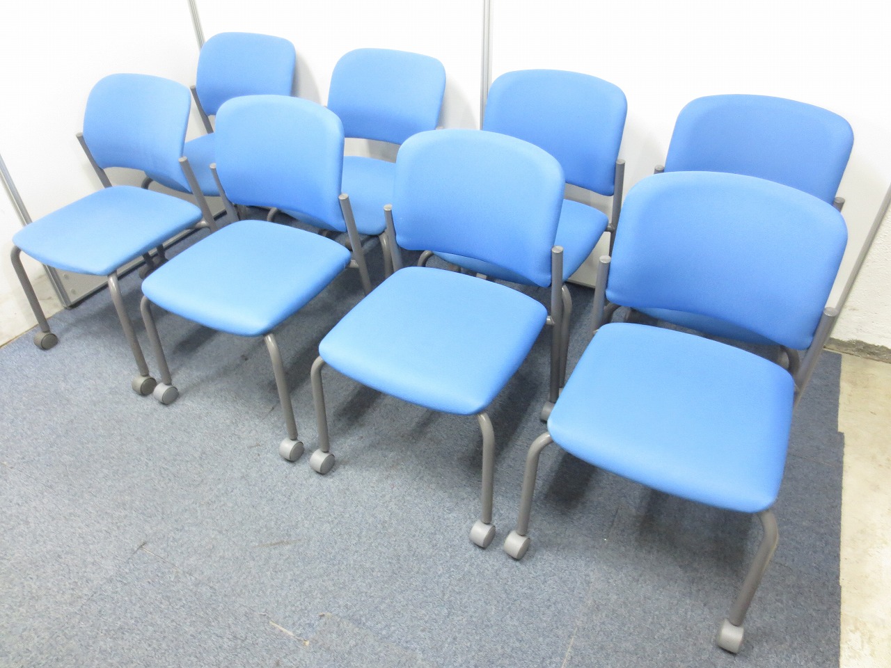 安心の国内メーカーコクヨ製スタッキングチェア８脚セット！キャスター付きで移動が快適！
                        その他シリーズ
                                    中古
            