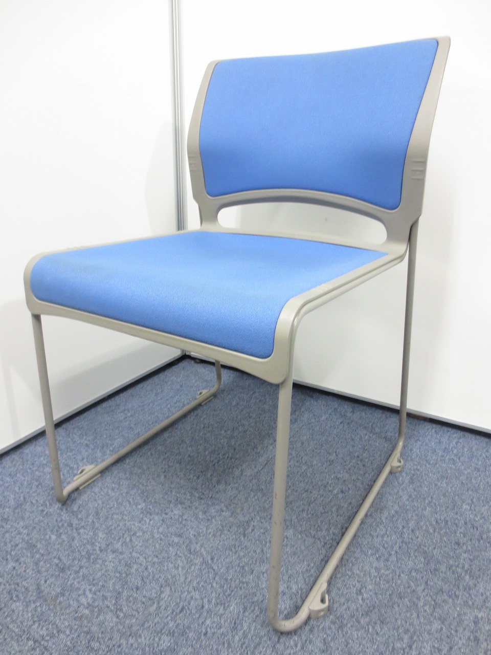 安心丈夫な国内メーカーオカムラ製スタッキングチェア！！
                        その他シリーズ
                                    中古
            