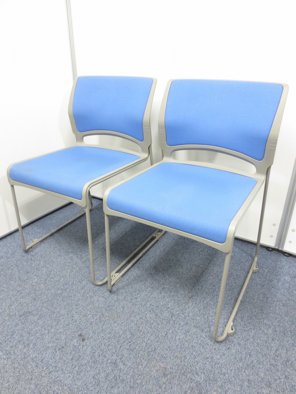 オカムラ製スタッキングチェア２脚セット！！
                        その他シリーズ
                                    中古
            