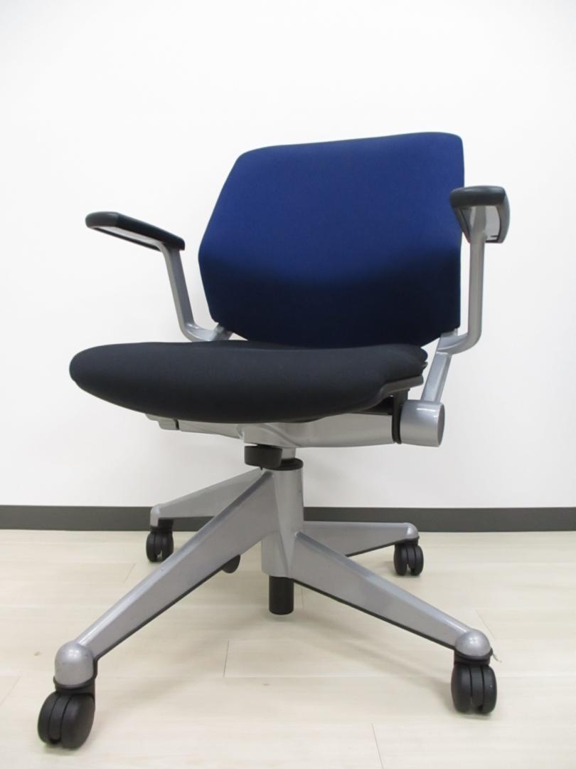 【7脚入荷‼】スチールケース VECTA(ヴェクタ)製 カートチェア 肘付き
                        その他シリーズ
                                    中古
            