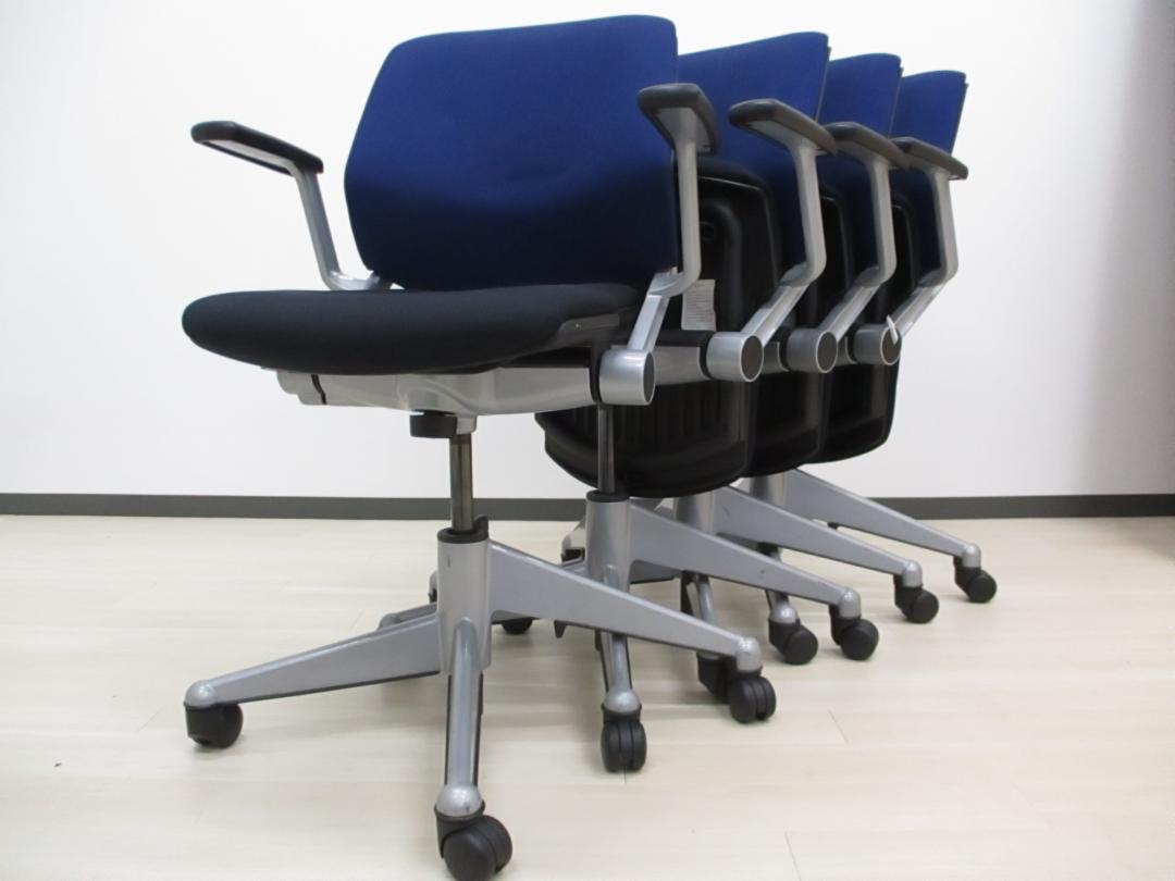 【1セット限定‼】【セットで￥2,000お得】スチールケース VECTA(ヴェクタ)製 カートチェア 肘付き[1脚肘にひび割れ有]
                        その他シリーズ
                                    中古
            