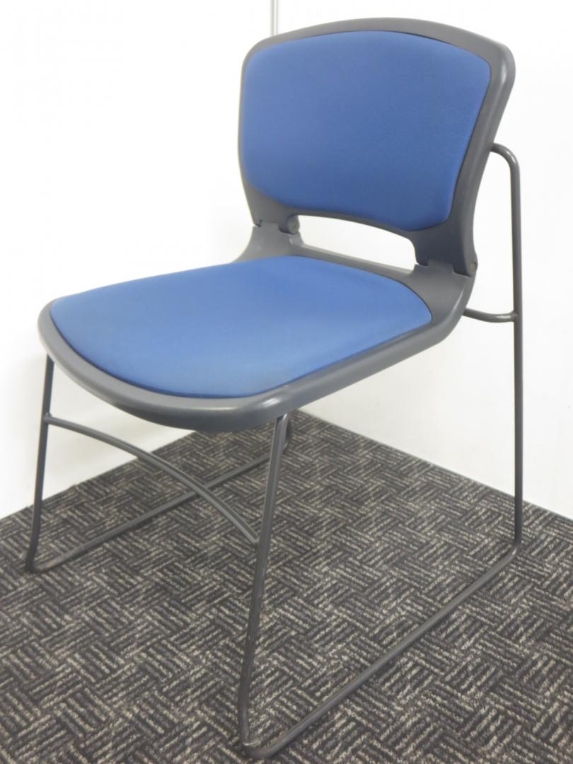 【スタッキングチェア】軽量で持ち運びラクラク！重ねて省スペース化【中古オフィス家具】【さいたま市】
                        その他シリーズ
                                    中古
            
