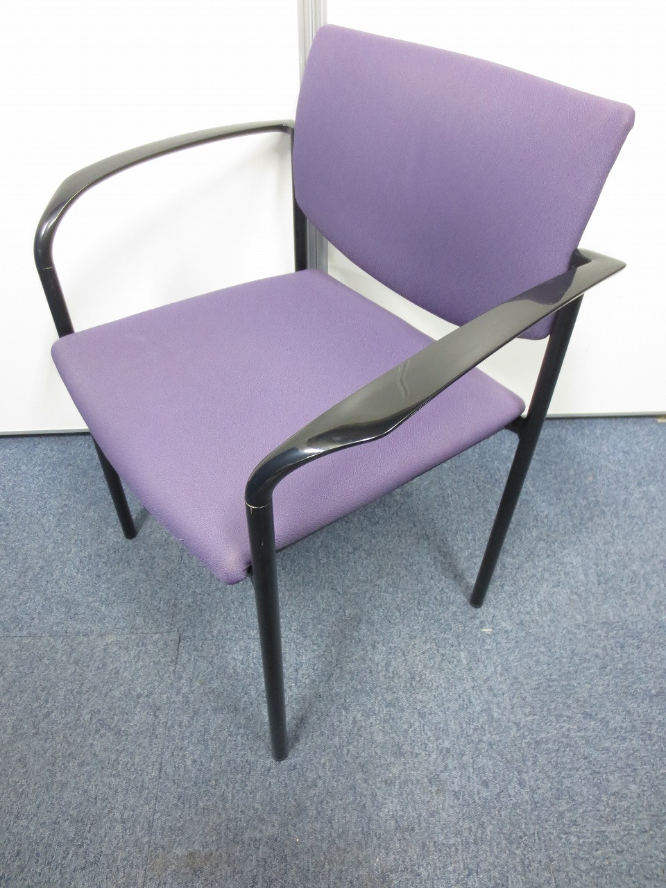 【倉庫内在庫品】珍しいパープルチェア【横浜本店在庫品】
                        -
                                    中古
            