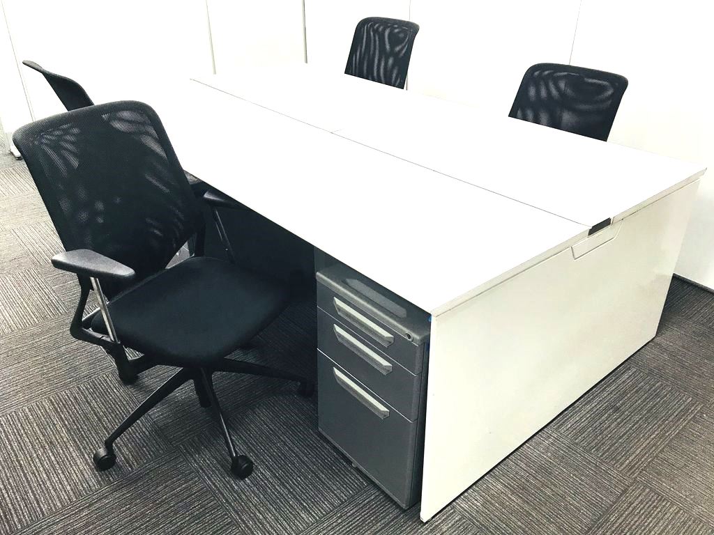 4名様でのスタートアップにオススメ！　ホワイト×ブラック×シルバーのモダン
な組み合わせがクール！　1人当たりW1200mmの広々デスクのご案内！
                        プロユニットフリーウェイ
                                    中古
            