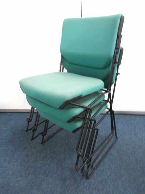 【注目商品！３脚セット・国産メーカー・スタッキングチェア】■イトーキ　■１セット限定　■おつとめ品
                        その他シリーズ
                                    中古
            