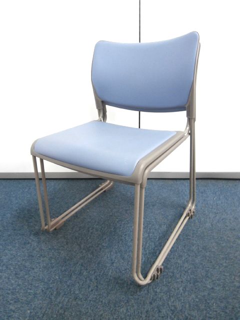 【２脚セット！！大好評の商品！！スタッキングチェア！！】おつとめ品
                        その他シリーズ
                                    中古
            