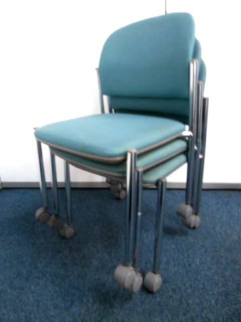 【３脚セット！！キャスター付き・スタッキングチェア！！】■オカムラ製　■おつとめ品
                        その他シリーズ
                                    中古
            